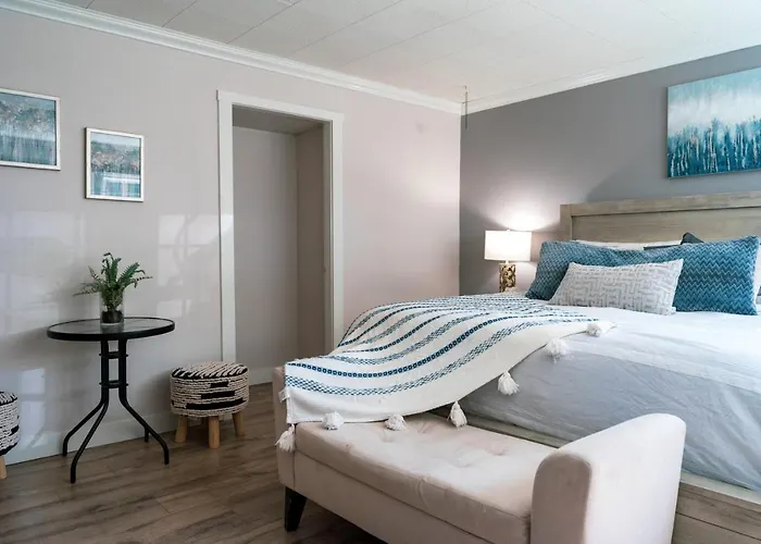 Cheerful Home Close To Downtown Kelowna
