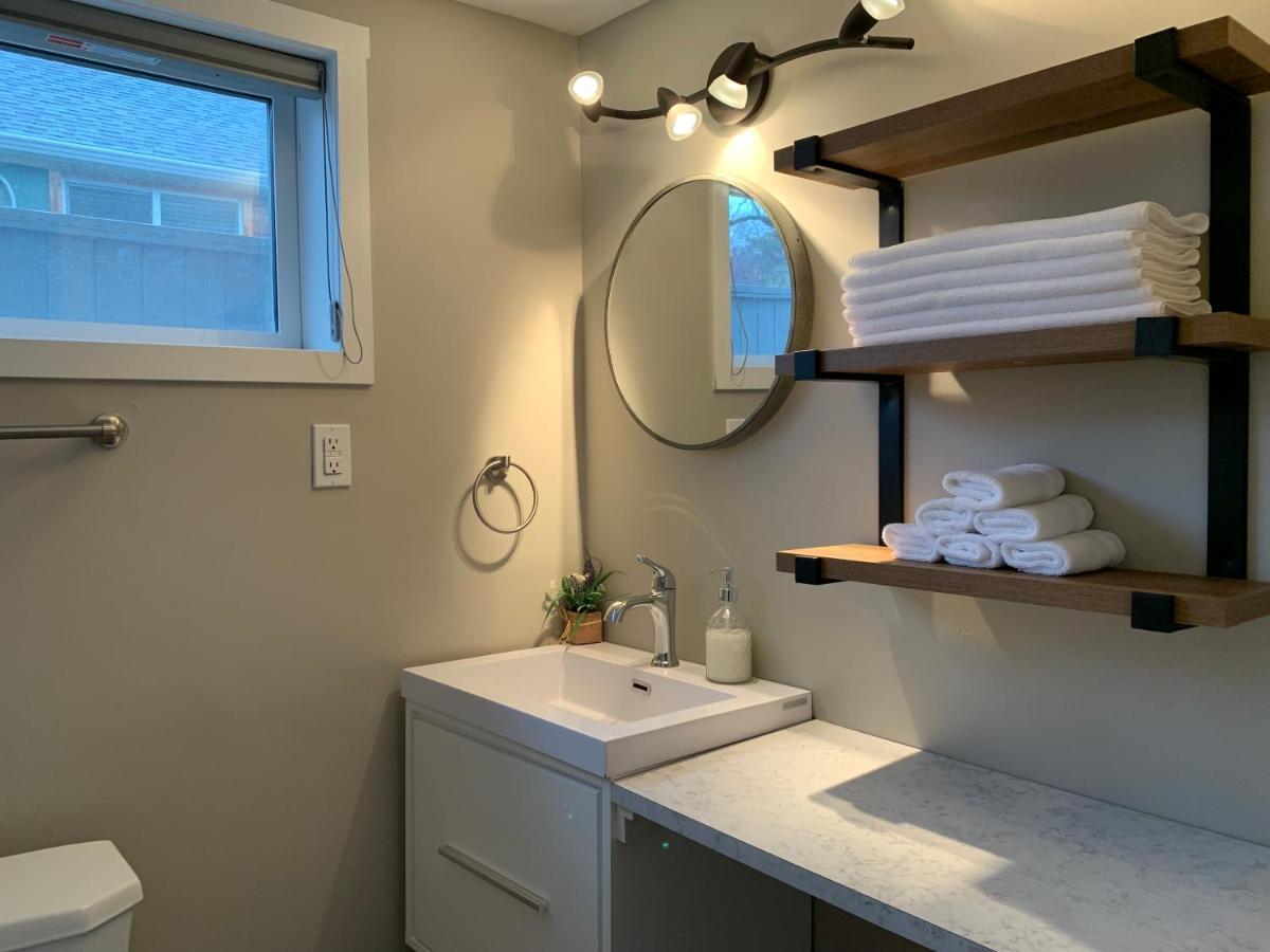 Cheerful Close To Downtown * Kelowna